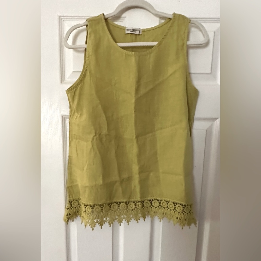 Sleeveless linen blouse